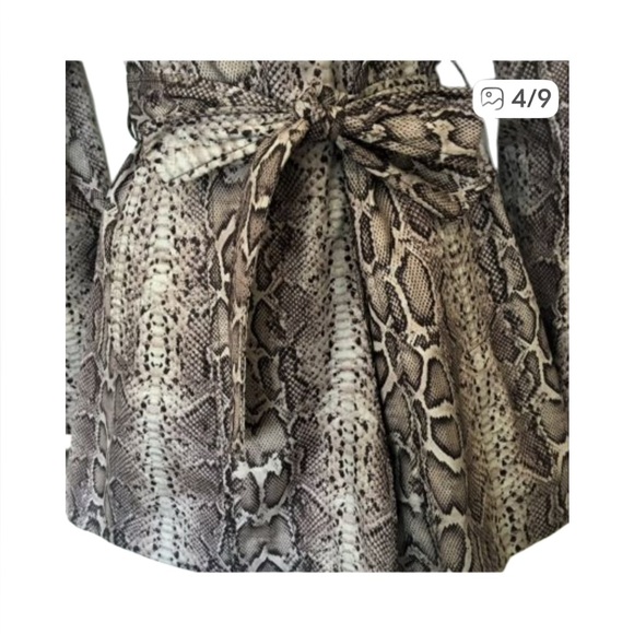 Via Spiga Python Print Short Trench Coat - Picture 5 of 10